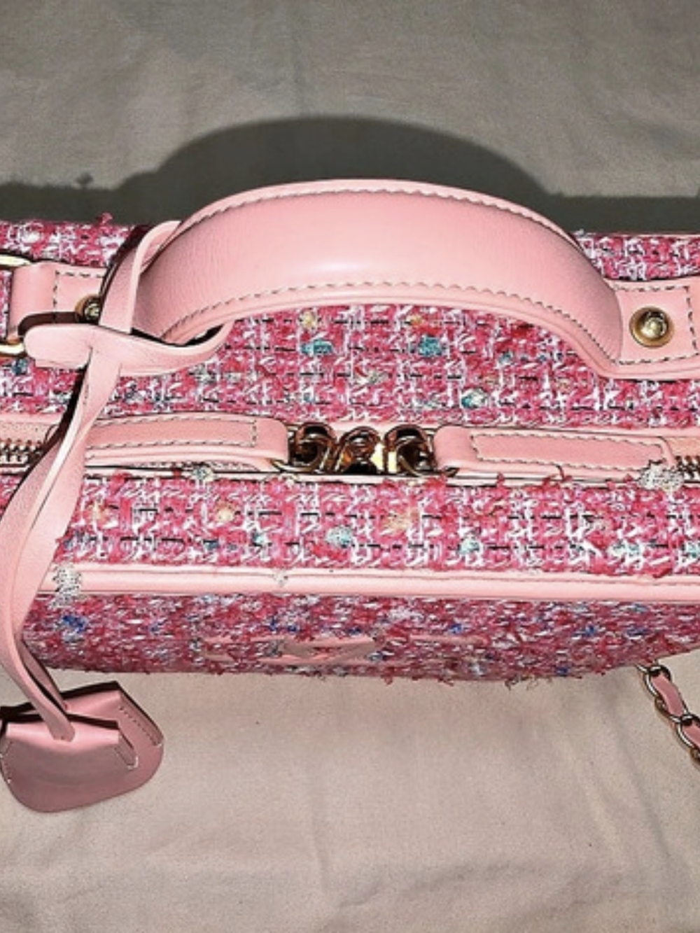 Chanel Pink Tweed CC Filigree Vanity Case - Picture 4 of 15
